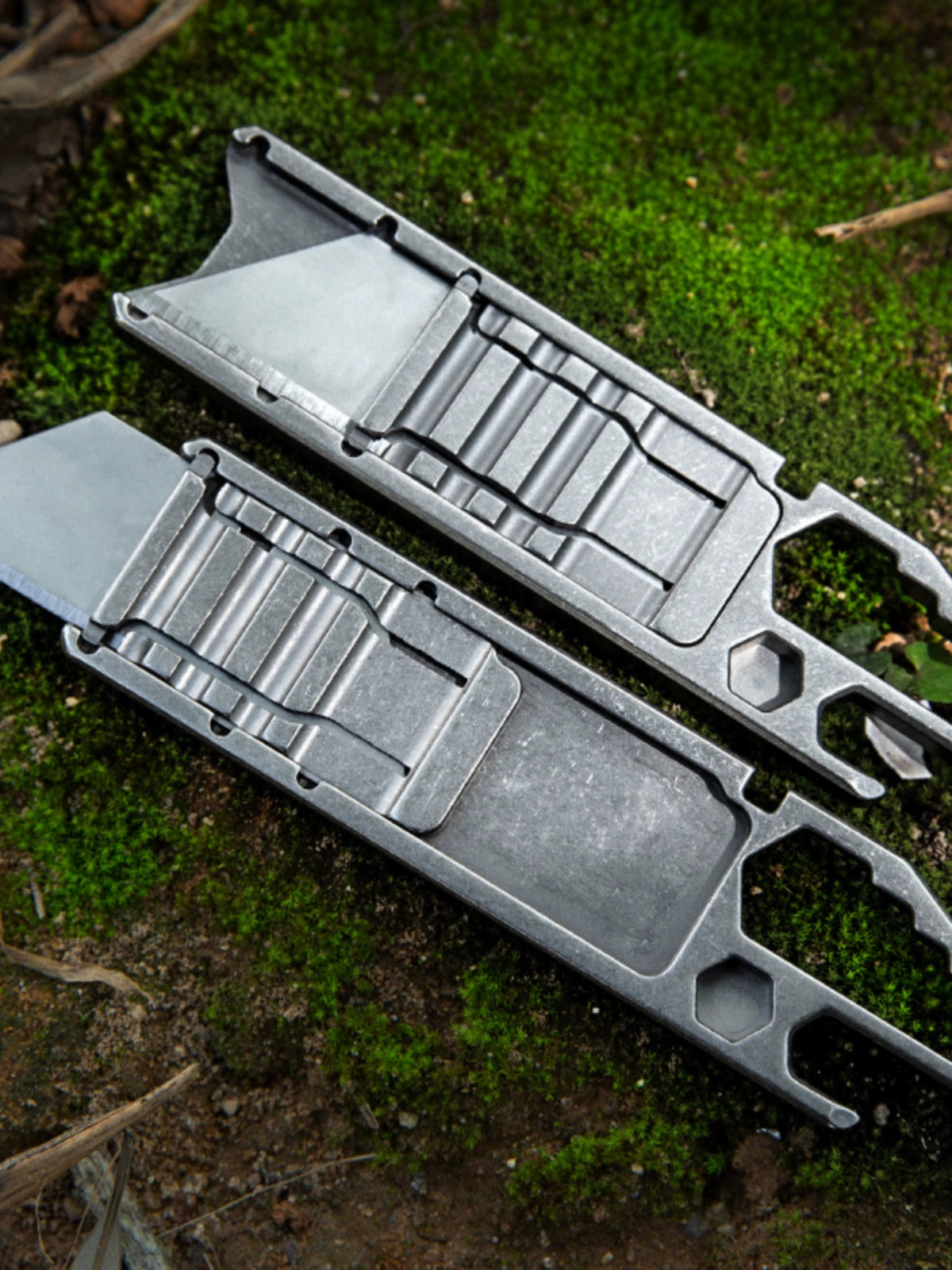 Titanium Utility Clip Multi-Tool with Razor-Edge Blade Knife